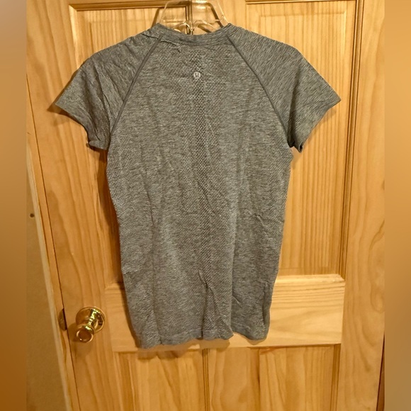 Womens lululemon medium top. Athletic fit. - Picture 2 of 3